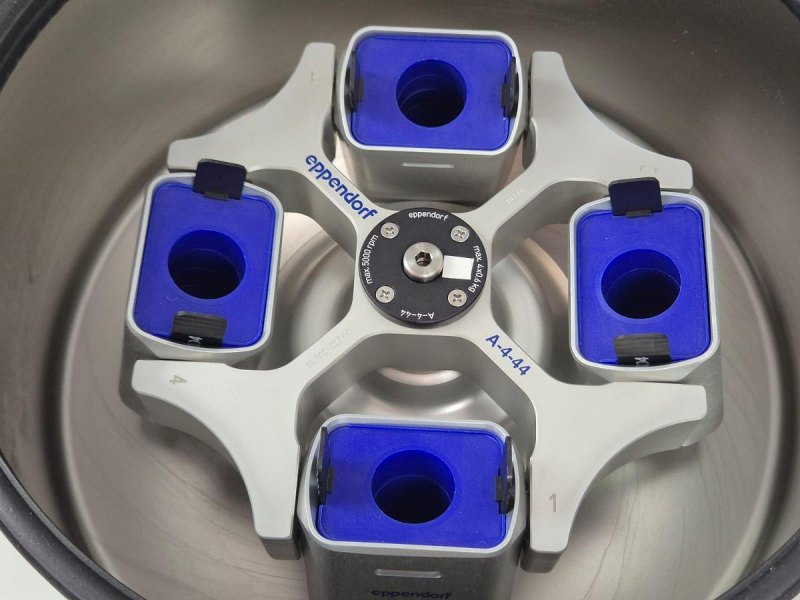 Eppendorf 5804 benchtop centrifuge
