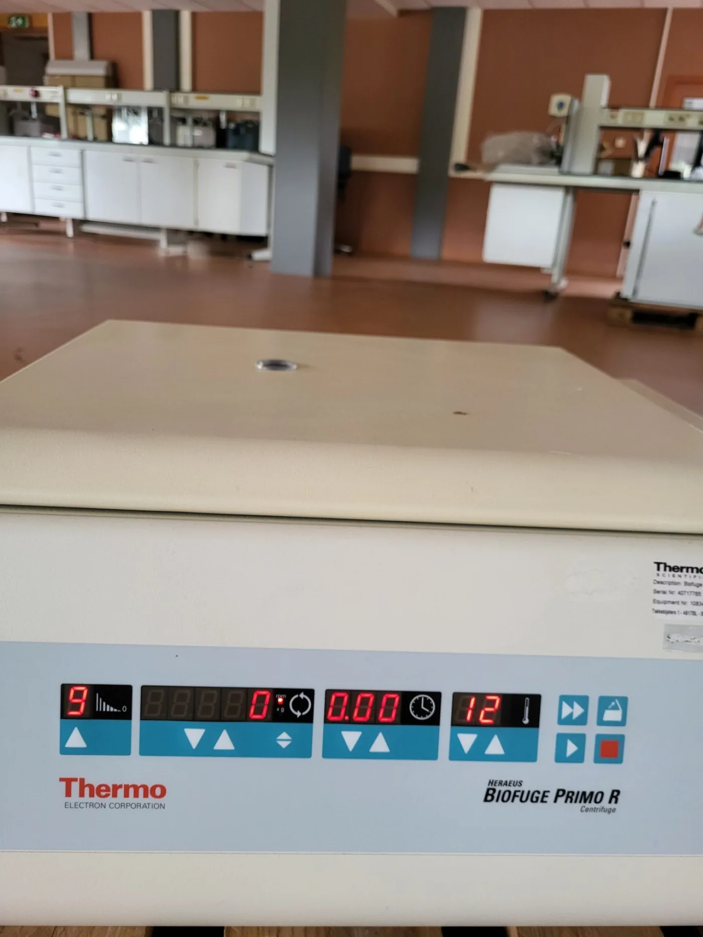2523 - Used refrigerated centrifuge Biofuge primo R - 1