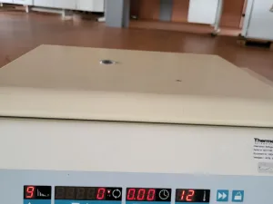 2523 - Used refrigerated centrifuge Biofuge primo R
