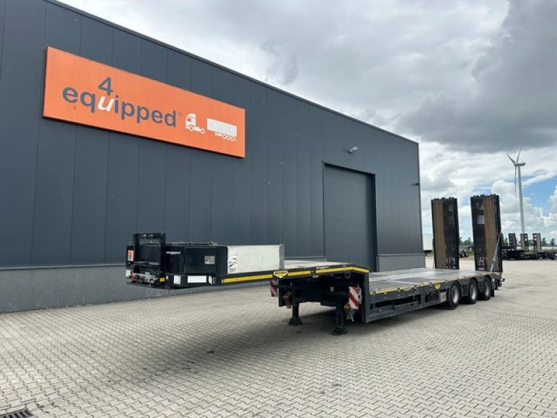 Broshuis 3ABSD Lowloader 3-axle / GVW: 59.000kg / Neck: 23.000kg / hydraulic steering + ramps + loading table / 4.60m extendable / winch / liftaxle