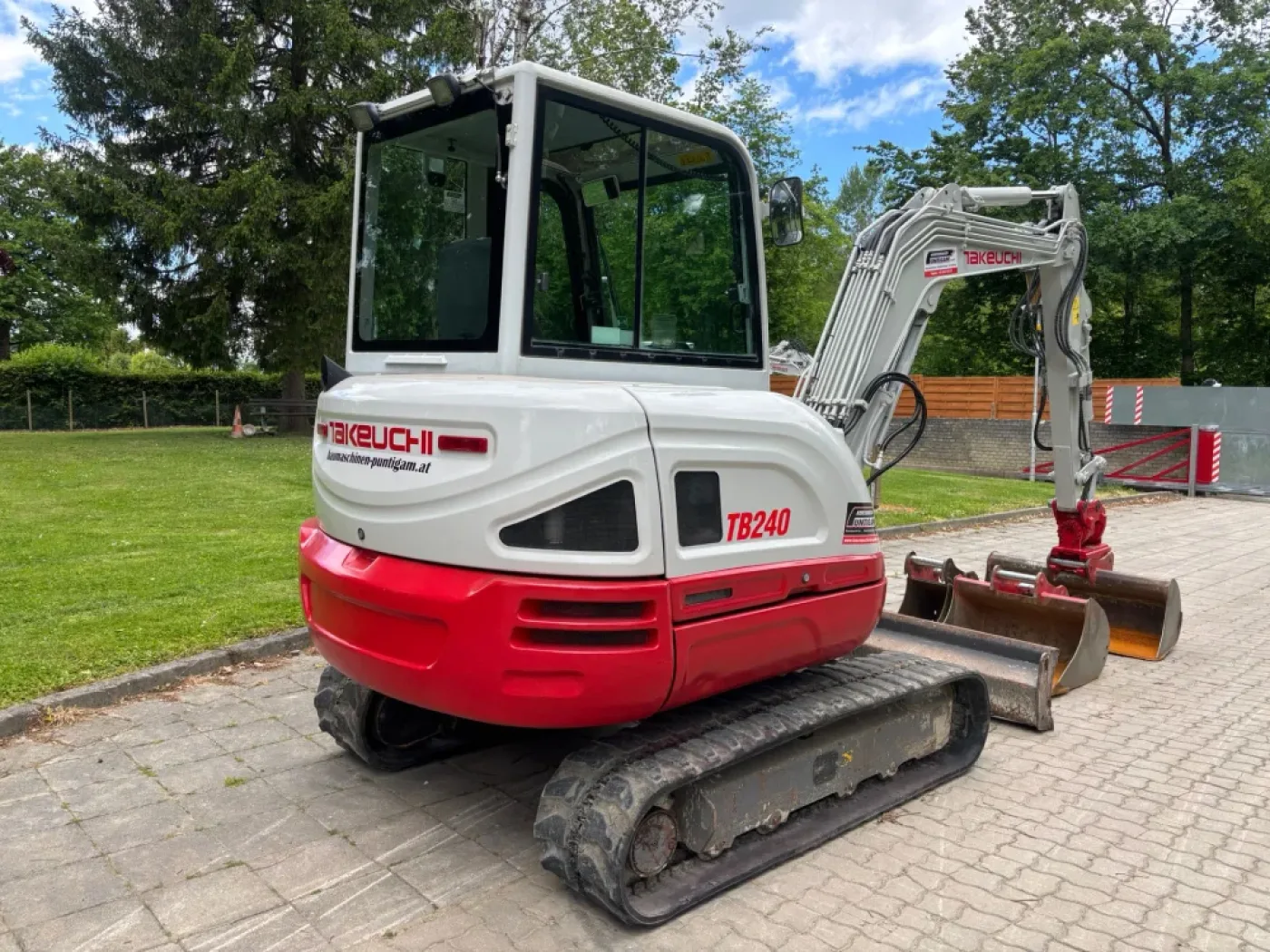 Takeuchi - TB 240 - 8