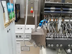 Baker Perkins MPC/V30 - Double screw extruder