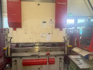 023695 - BEYELER PR 6 1000 KN x 2050 MM