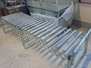FLEXIBLE ACCORDION-STYLE ROLLER CONVEYOR IN GALVANIZED STEEL, NEW EQUIPMENT
