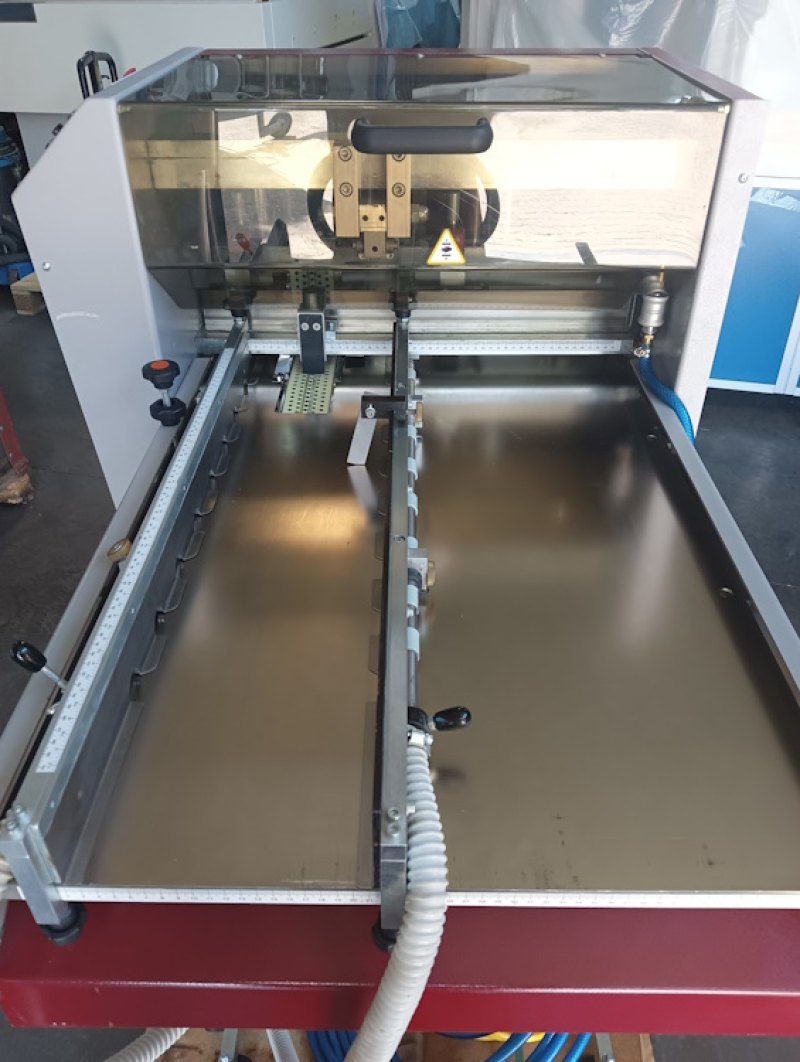 Nut/Perforiermaschine Petratto Minibat 2