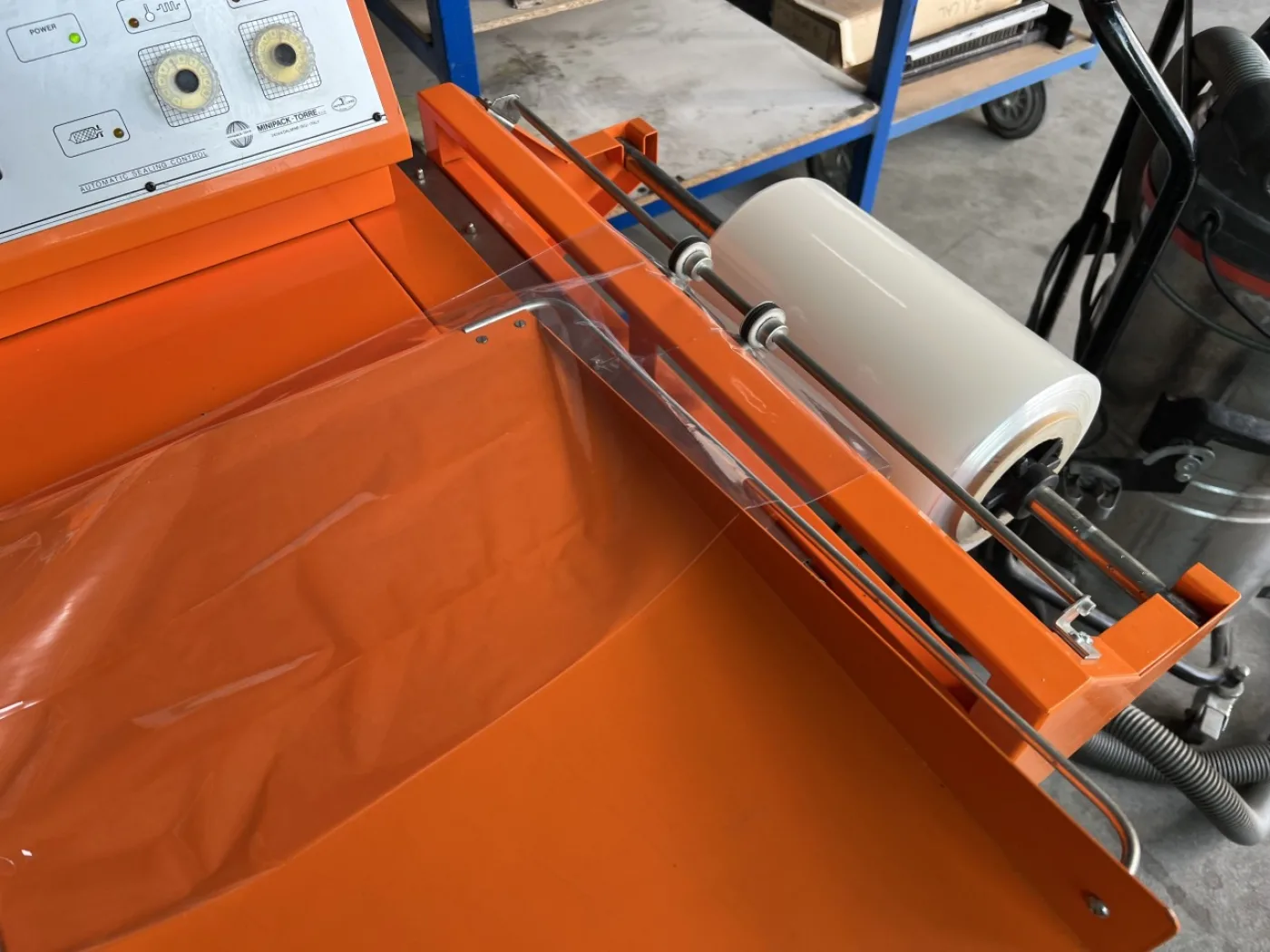 Mise sous plastique Minipack FM 75 - 6