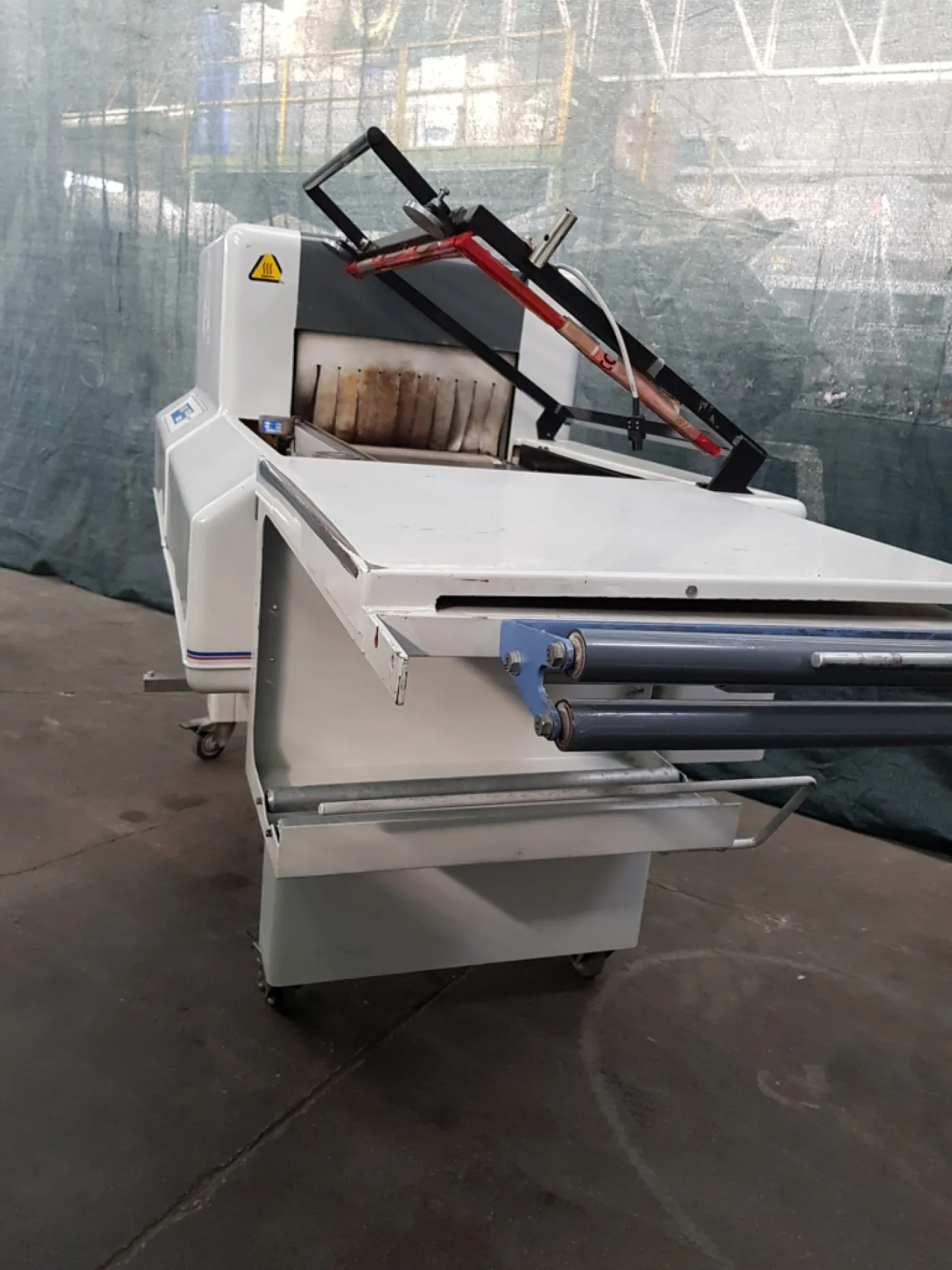 CONFEZIONATRICE ANGOLARE CON TUNNEL – ROBOPAC - 4