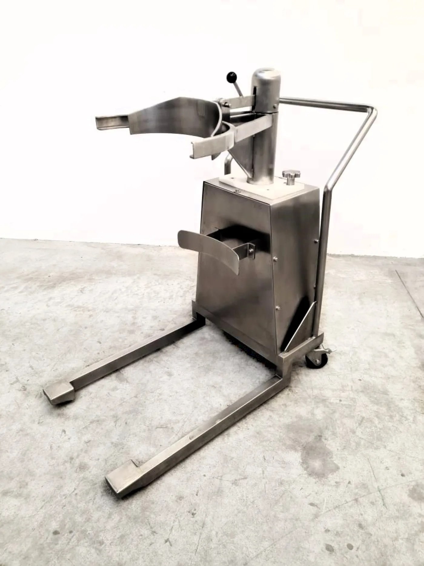CARRELLO ELEVATORE PORTAFUSTI IDRAULICO - 1