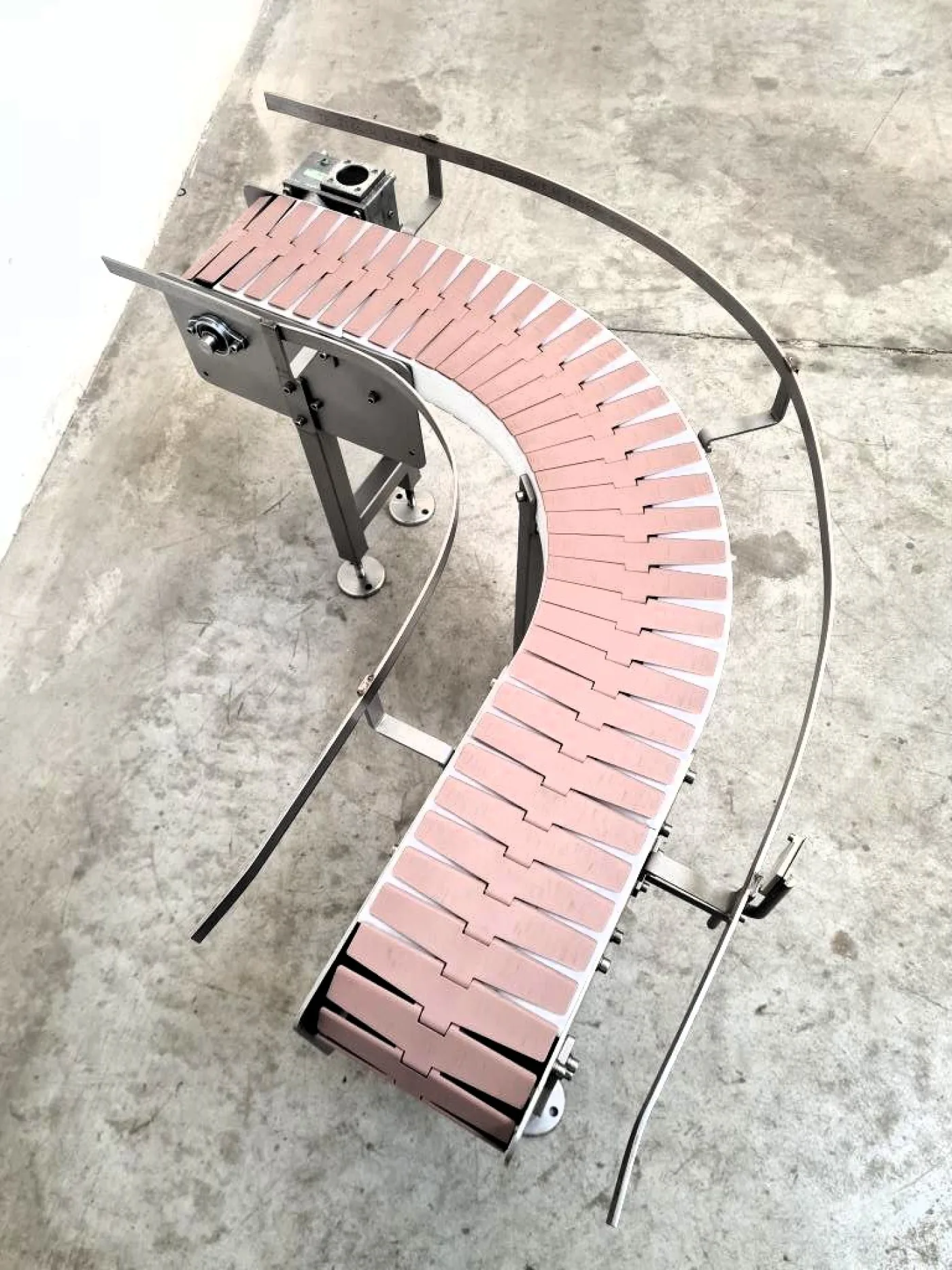 NASTRO TRASPORTATORE MOTORIZZATO CON CURVA A 90° - 3