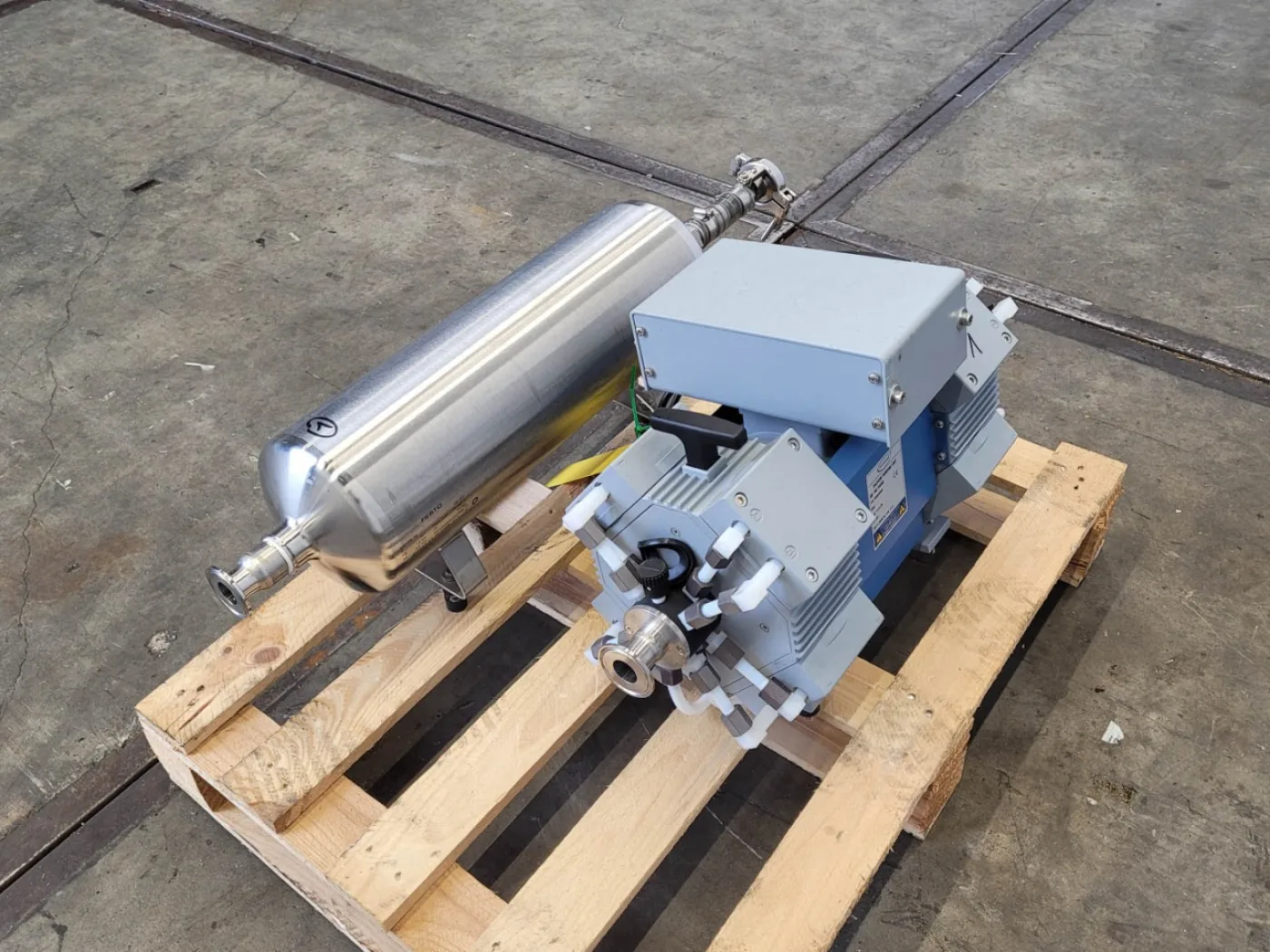 Vacuubrand ME 16C - Vacuum pump - 2