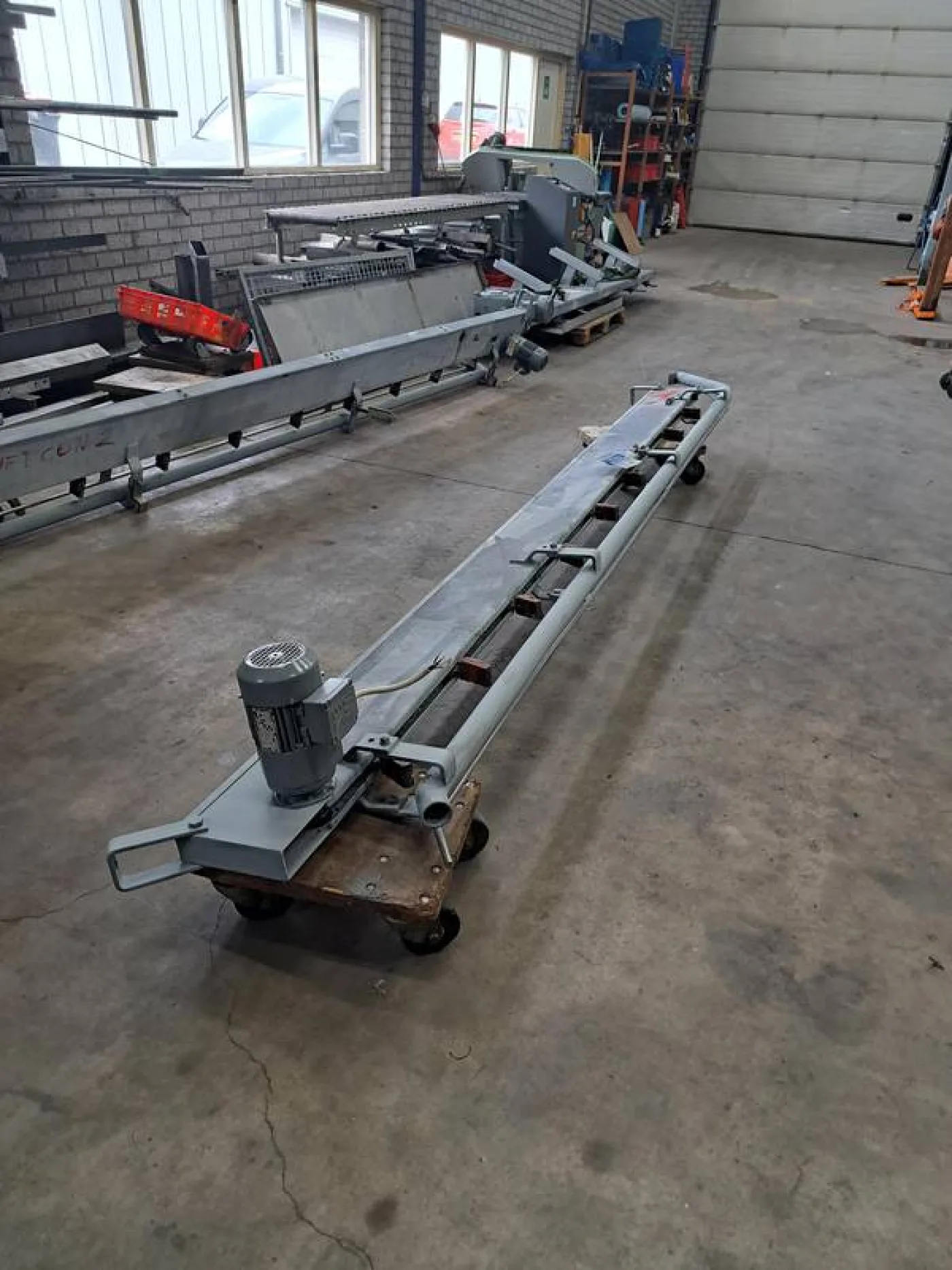 Empty hook conveyor - 4