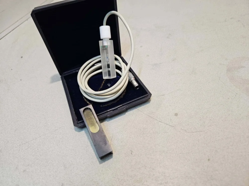 Hellma QS Cuvette met filter and lamp