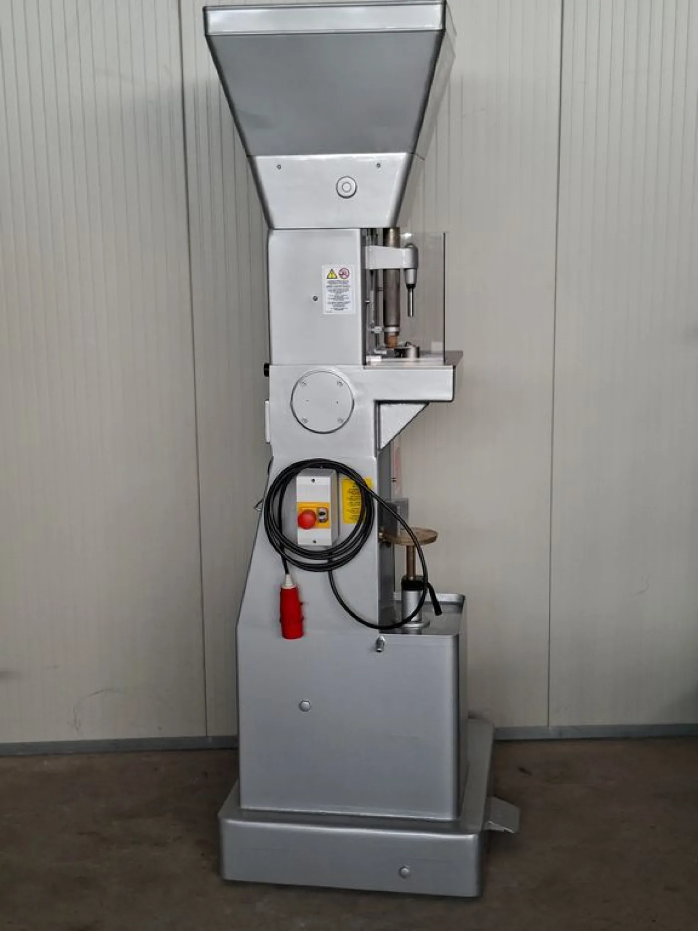 SEMI-AUTOMATI BERTOLASO CORKING MACHINE FOR MUSHROOM CORK, SECOND HAND MACHINE - 6