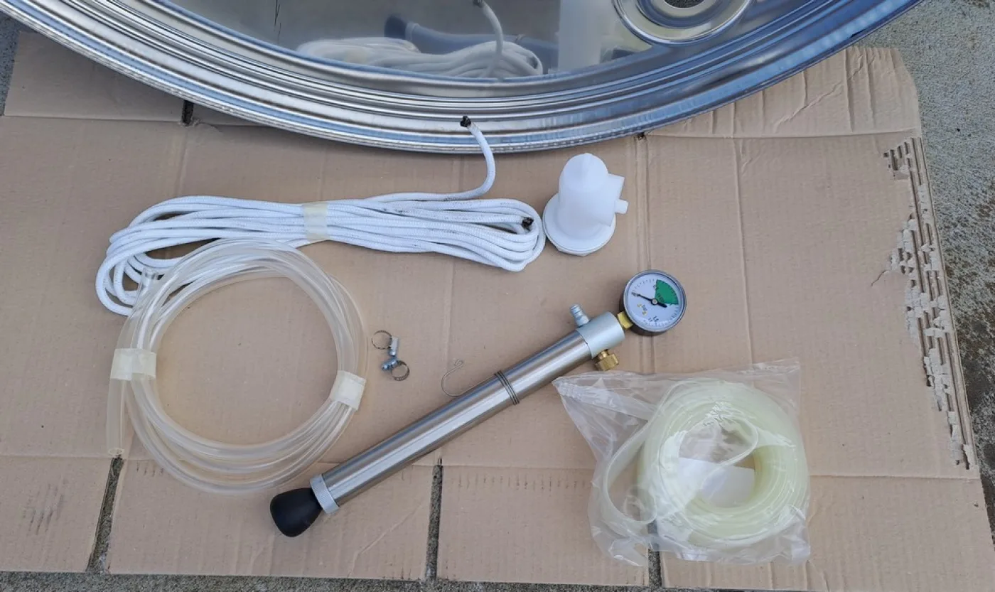 STAINLESS STELL TANKS CAPACITY LITERS 1000 PNEUMATIC FLOATING LID, WITH MANHOLE, ROUNDED BOTTOM NEW EQUIPMENT - 5