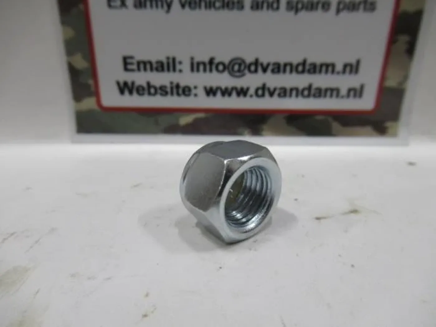 Zelfborgende moer aandrijfas - 2