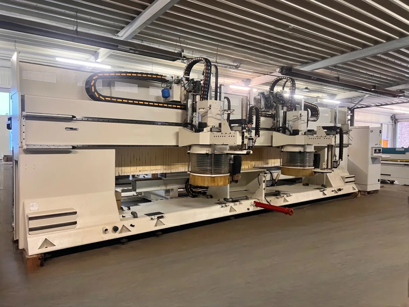 SCM ROUTECH R 400 5 Achs-Bearbeitungszentrum - 4