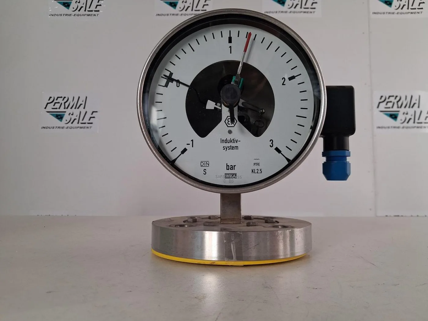 WIKA NG160 Pressure Gauge 0–3 bar with Inductive Contact - 3