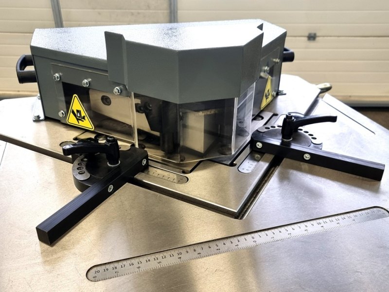 Ausklinkmaschine mit fixem Winkel HNM-6 F
