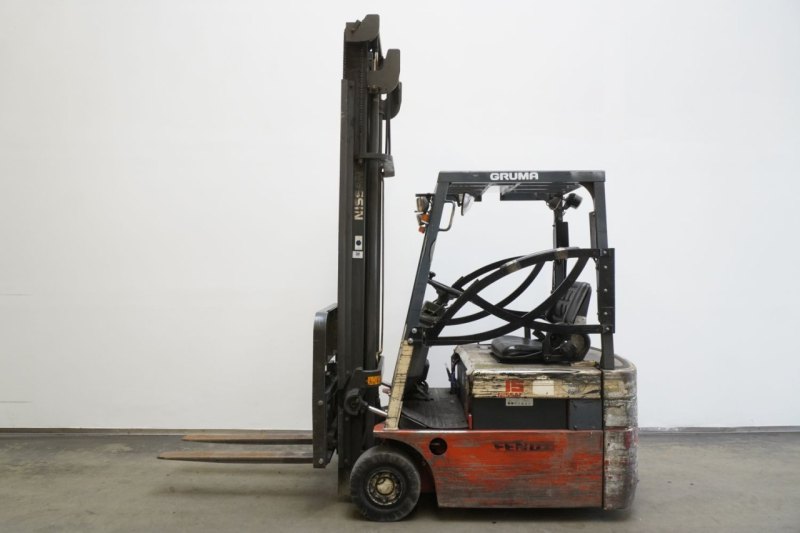 Frontstapler Nissan N01L15U (1999)