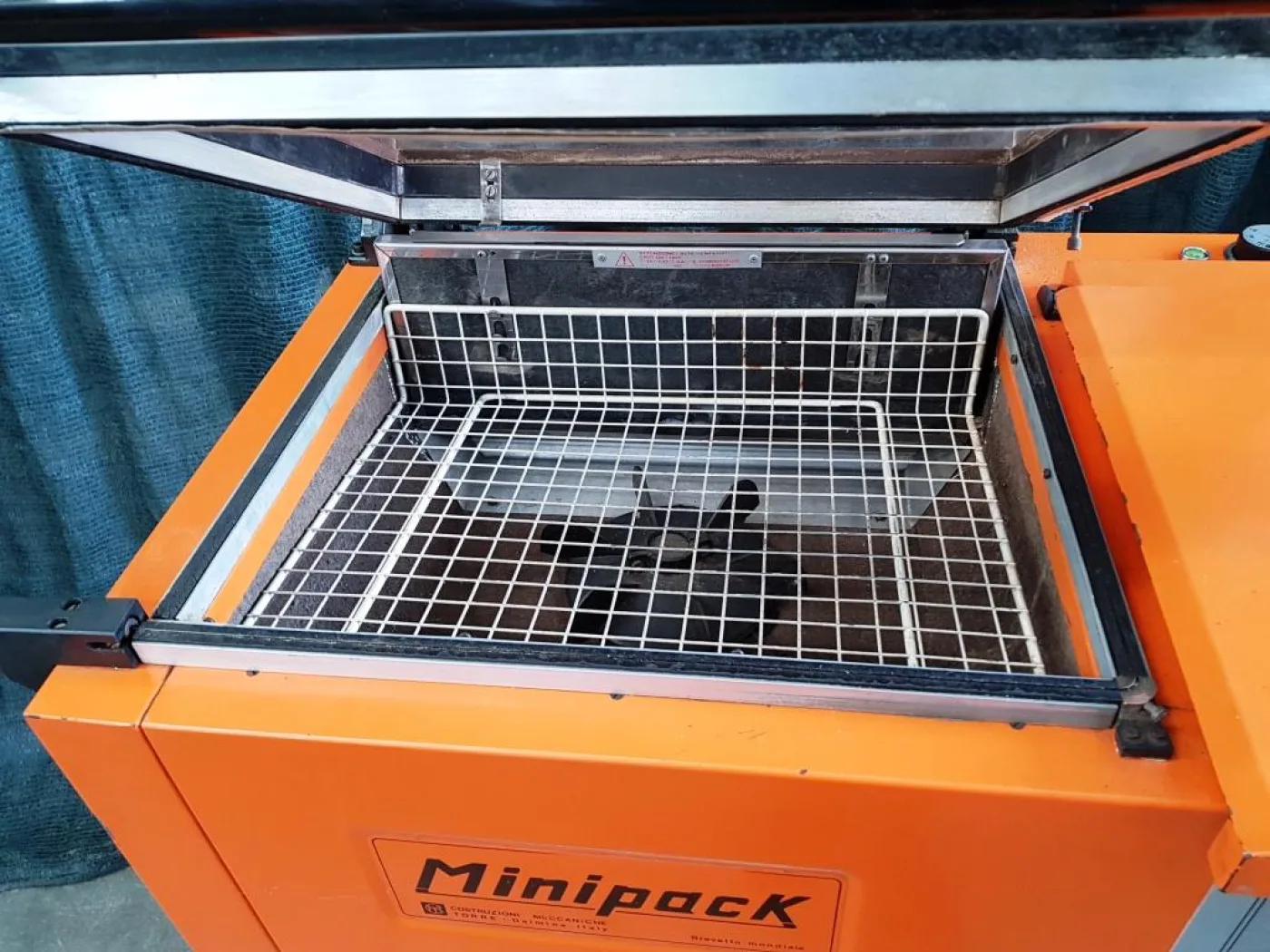 CONFEZIONATRICE TERMORETRAIBILE – MINIPACK TORRE - 5