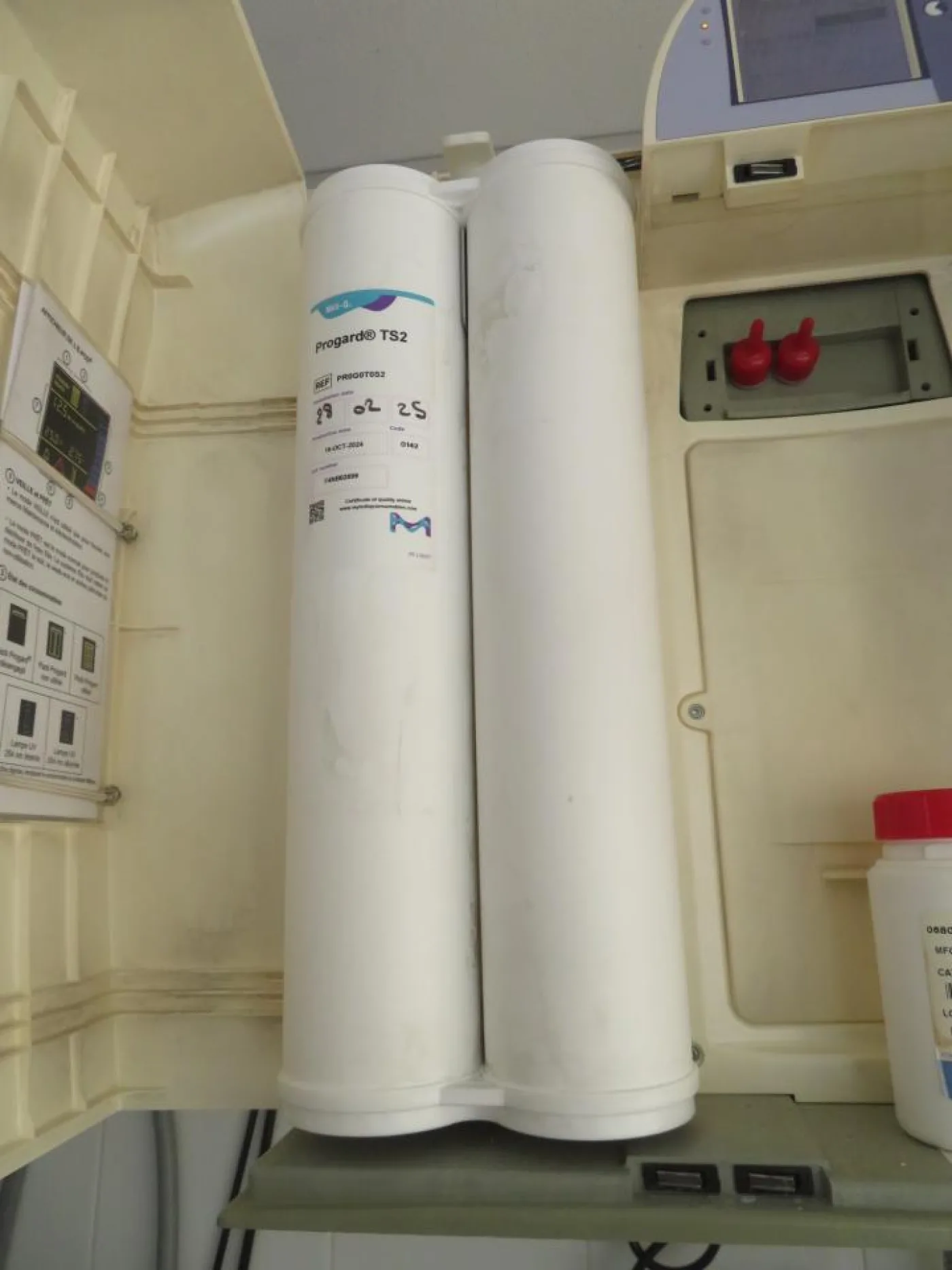 Merck Millipore Merck Millipore Elix Water Purification System with Reservoir- R and D - 3