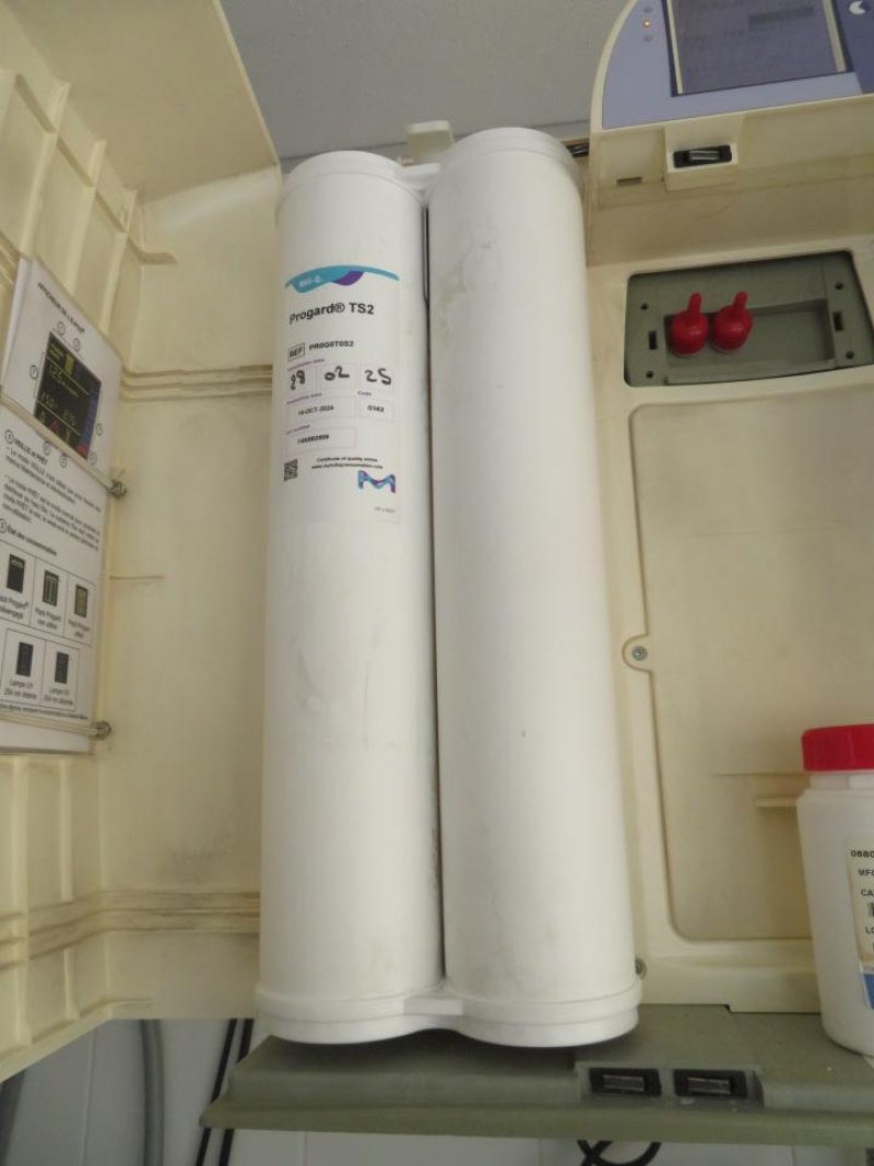 Merck Millipore Merck Millipore Elix Water Purification System with Reservoir- R and D