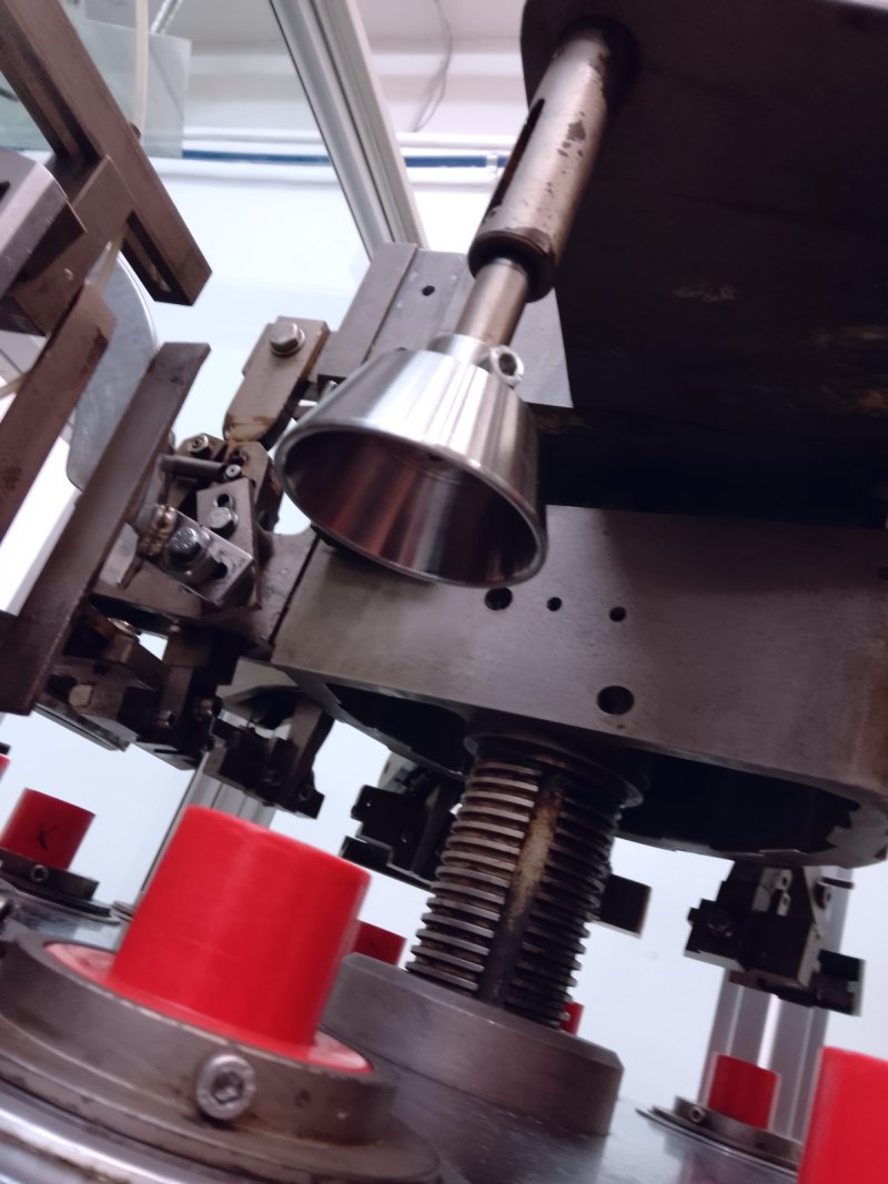 INTUBETTATRICE PER TUBETTI IN ALLUMINIO – TONAZZI – MOD. NOVA 105
