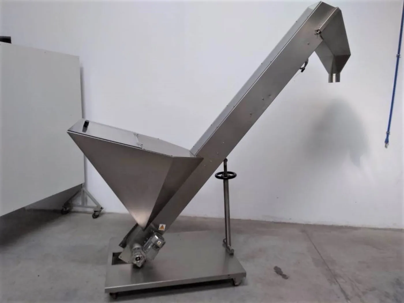 ELEVATORE PER TAPPI – BORGO - 1