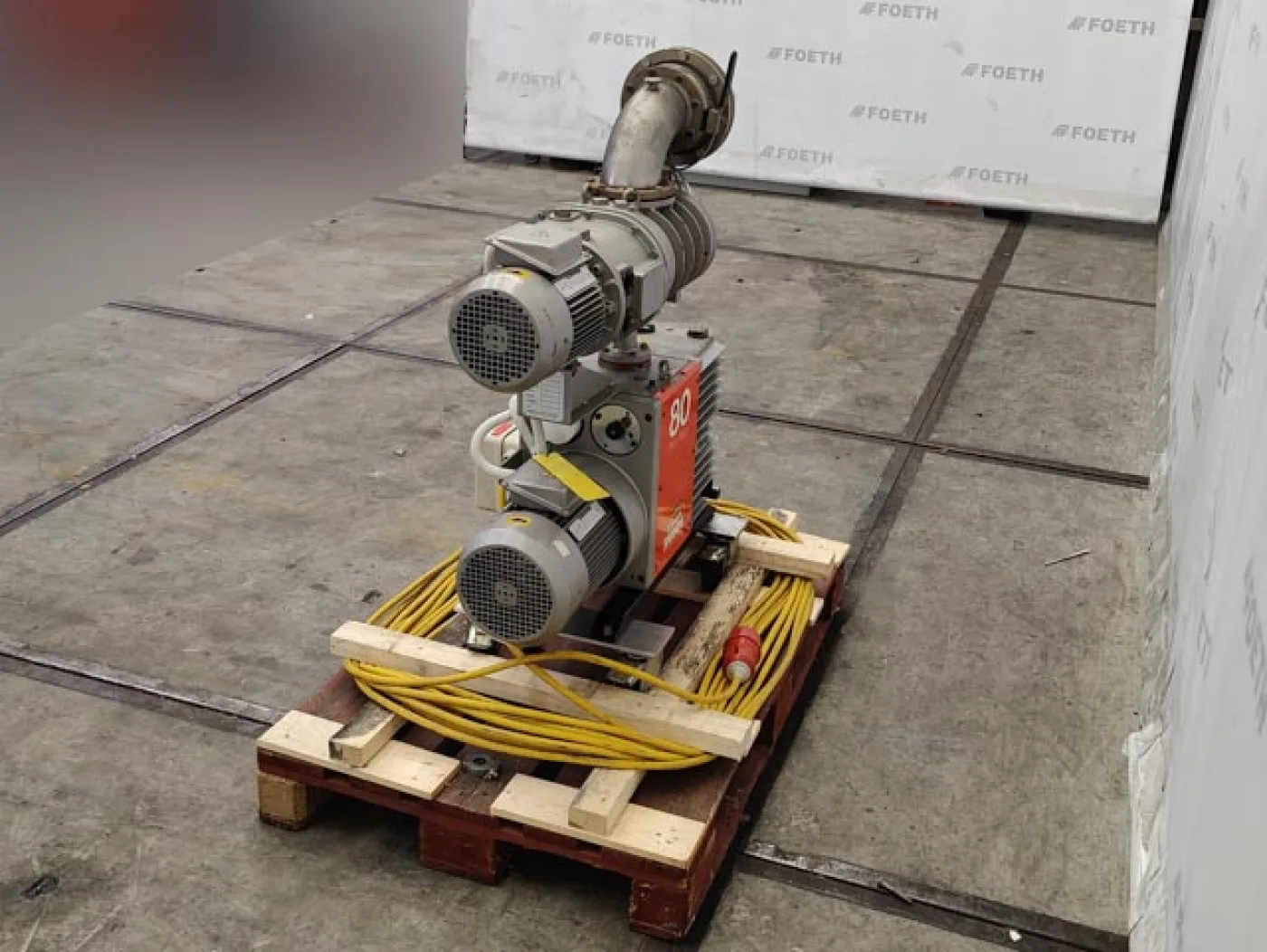 Edwards E2M 80 with mechanical booster EH 500A (oil sealed) - Vacuum pump - 3