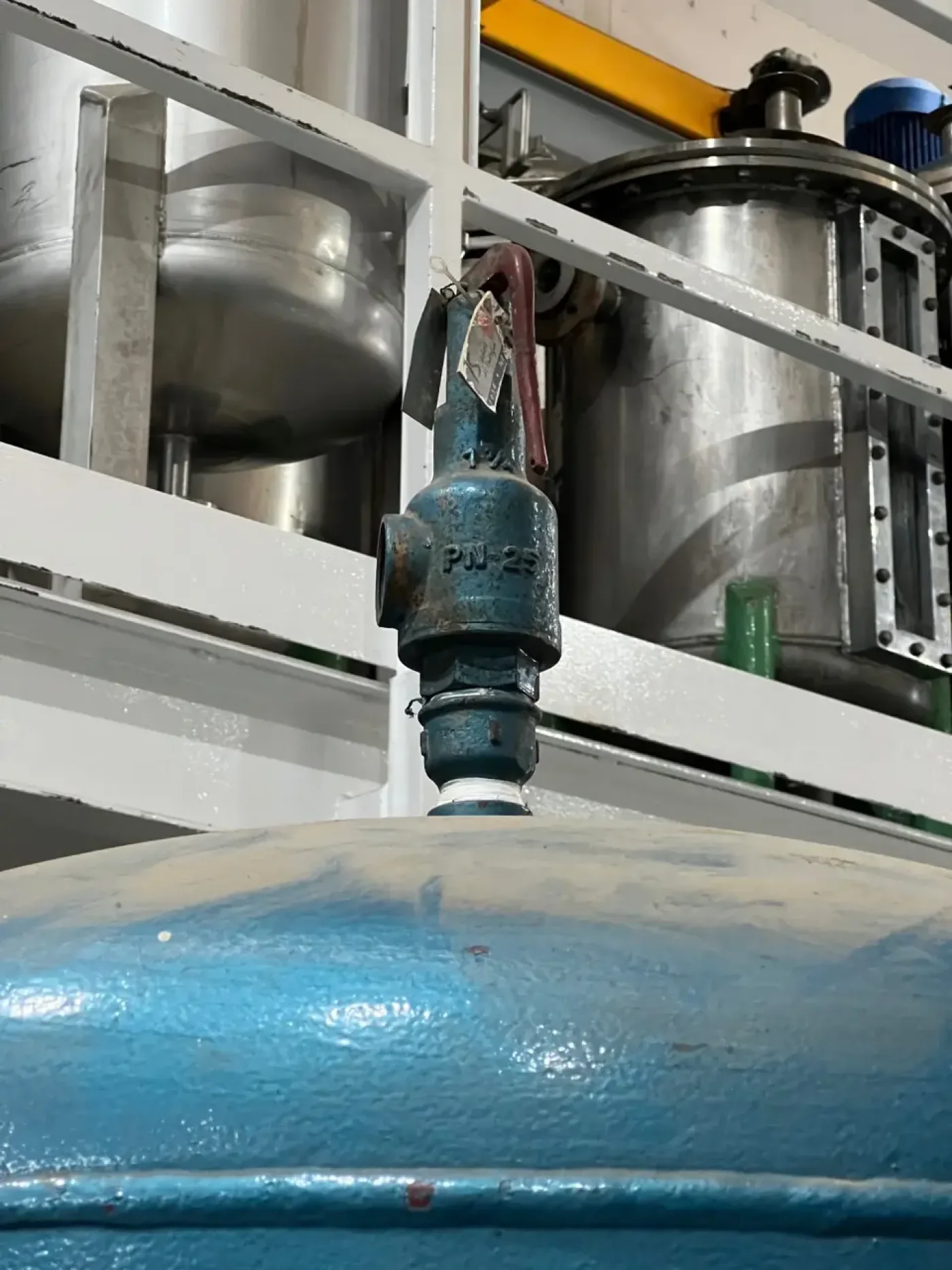USED 500 LITER IRON TANK - 3