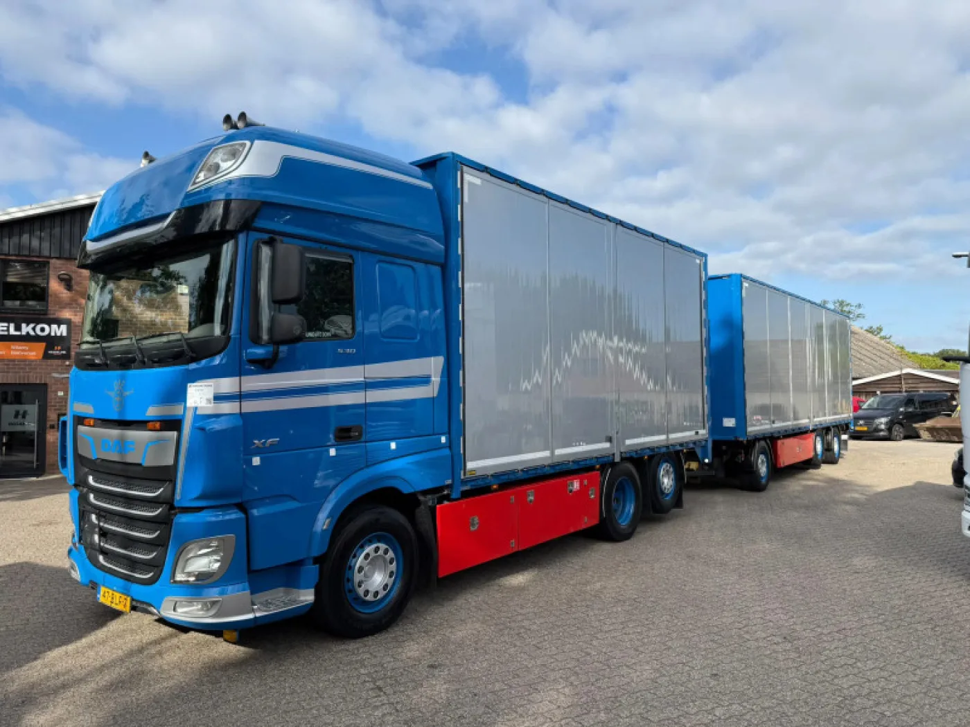 DAF XF 530 Full Air Side Doors Combi AS-3 Lift Axle/Steering Axle NL Truck - 2