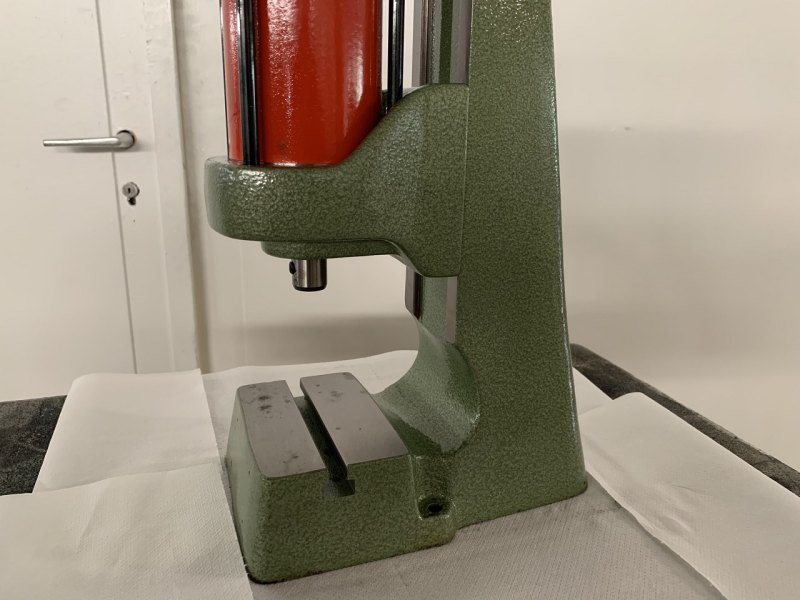PRESSE PNEUMATIQUE “BENZING” TYPE DRP-200