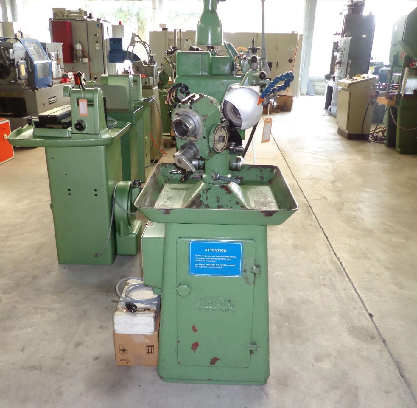 BOHRER-SCHLEIFMASCHINE “CHRISTEN” TYP 2-32 - 2