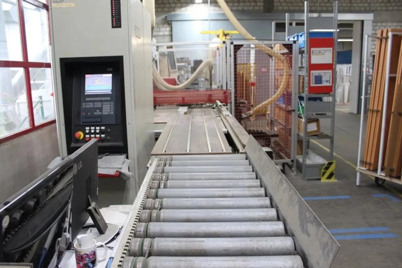 PRIESS & HORSTMANN BAT CNC Bohr und Einpressmaschine Türenfertigung Beschlagbohrmaschine