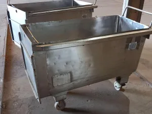 Carrinhos de inox