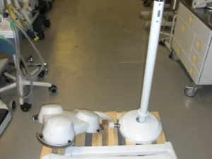 Heraeus Hanaulux 2003 OP-Lampe (Deckenmontage)