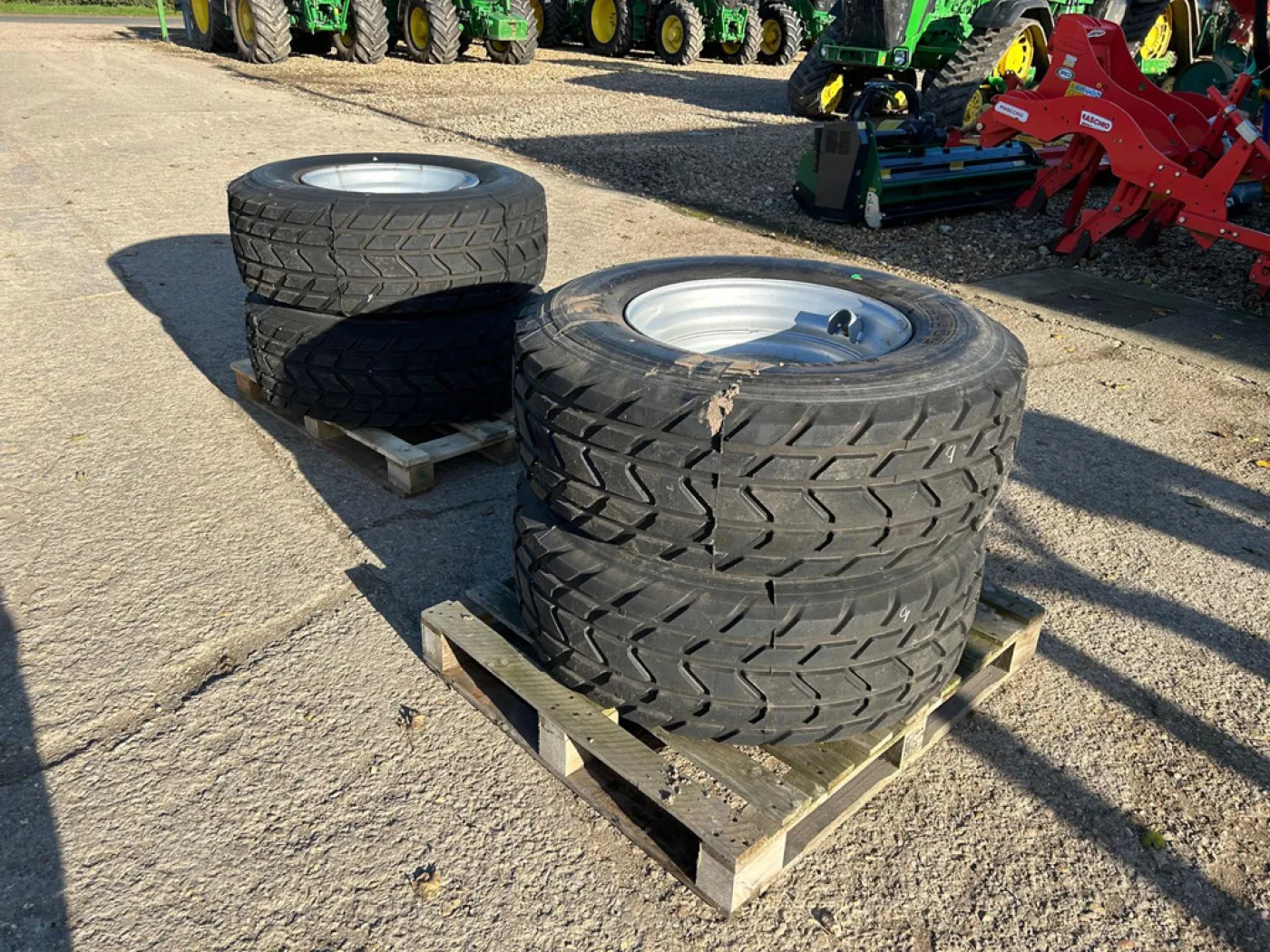 Miscellaneous - 385X65X22.5 SUPER SINGLE TYRES - 1