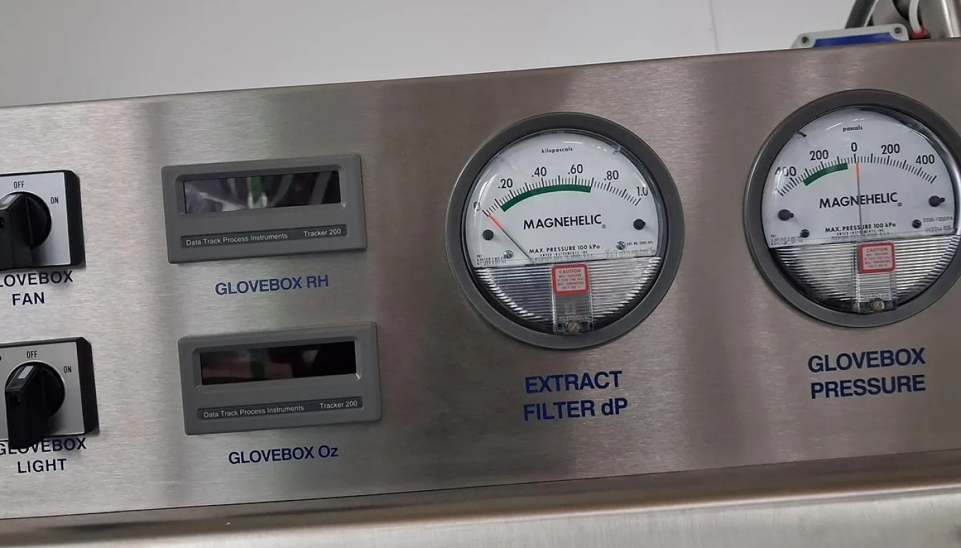 ProSys Sampling Systems Ltd. Glovebox Model 6001 - 4
