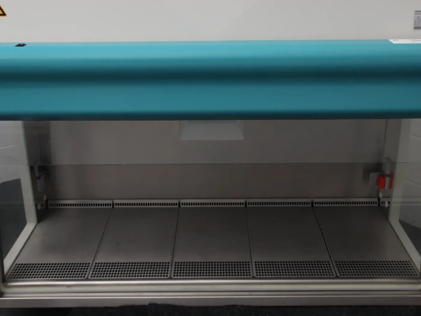 Thermo KS 15 HeraSafe Class II Safety Cabinet - 3