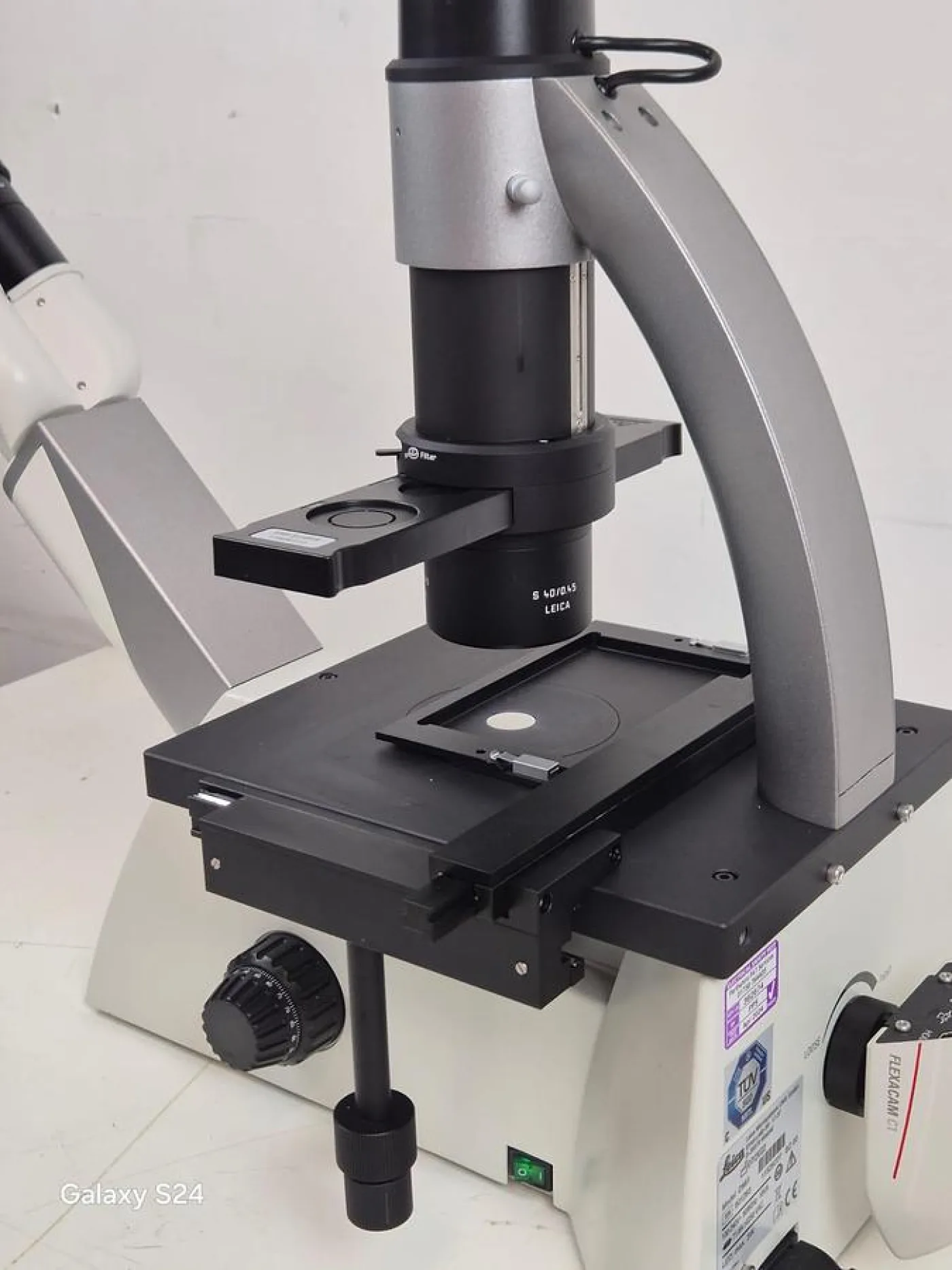 Leica DMi1 Microscope - 5