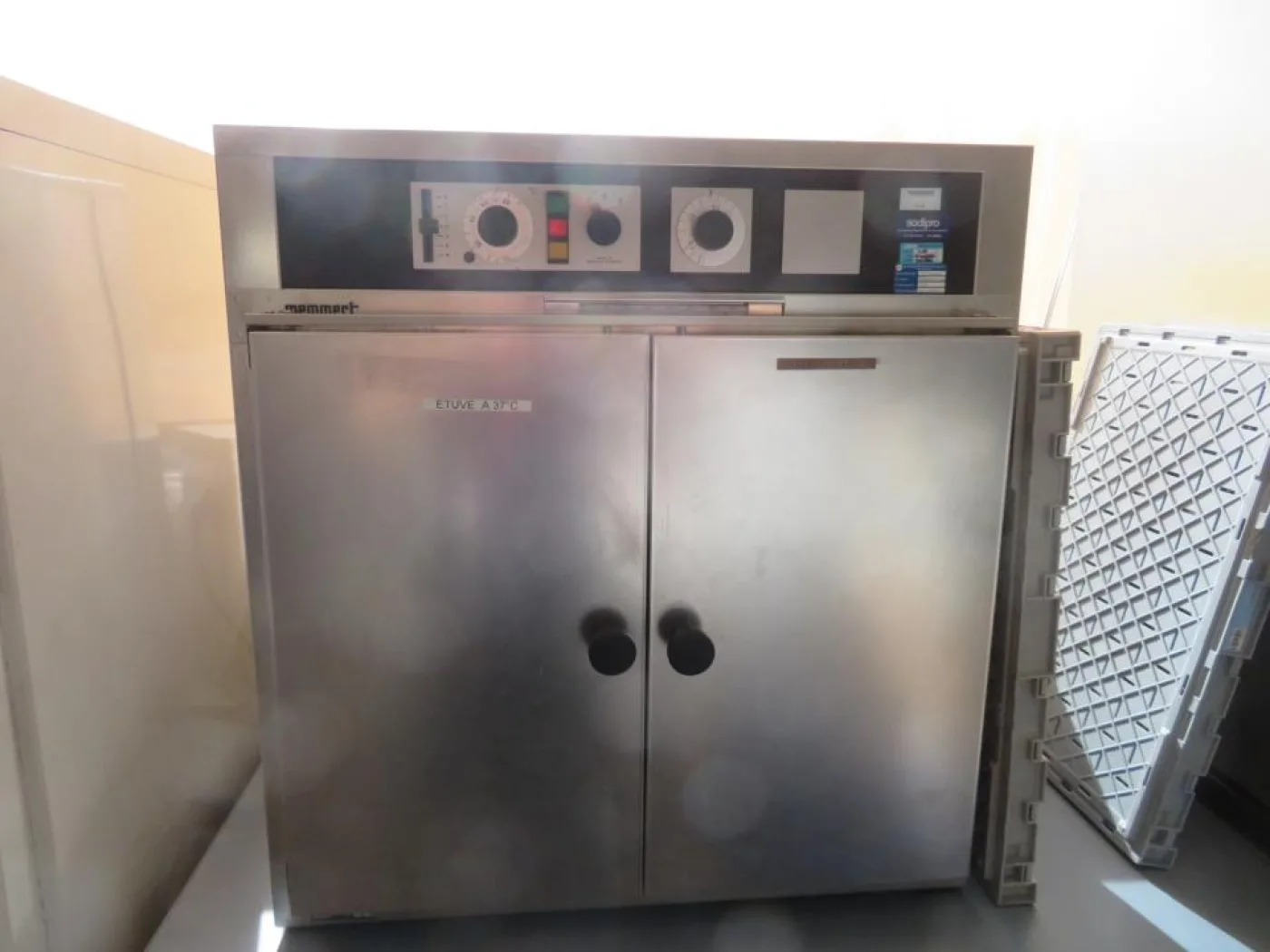 Memmert GmbH and Co. KG Memmert GmbH and Co. KG B 40 Laboratory Incubator- R and D - 6