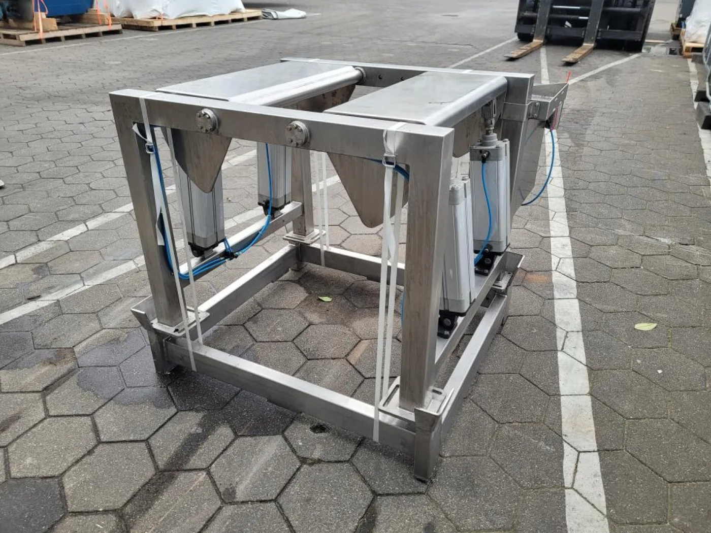 2014 Rubitec AG Powder containment docking station - 3