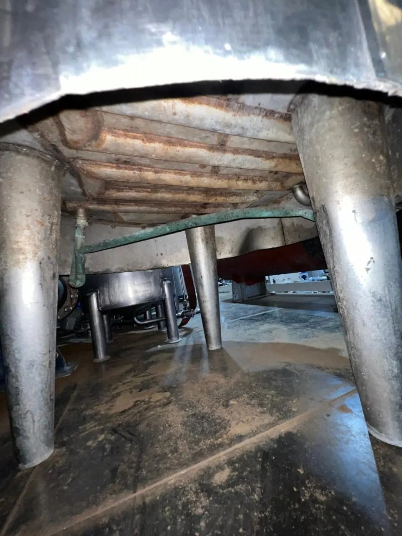 STAINLESS STEEL TANK WITH AGITATION AND HALF ROD