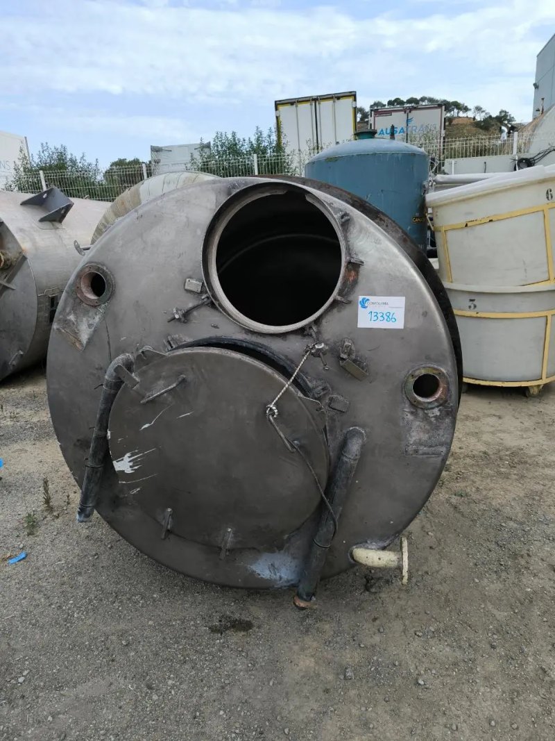 STAINLESS STEEL TANK 3,000 LITERS