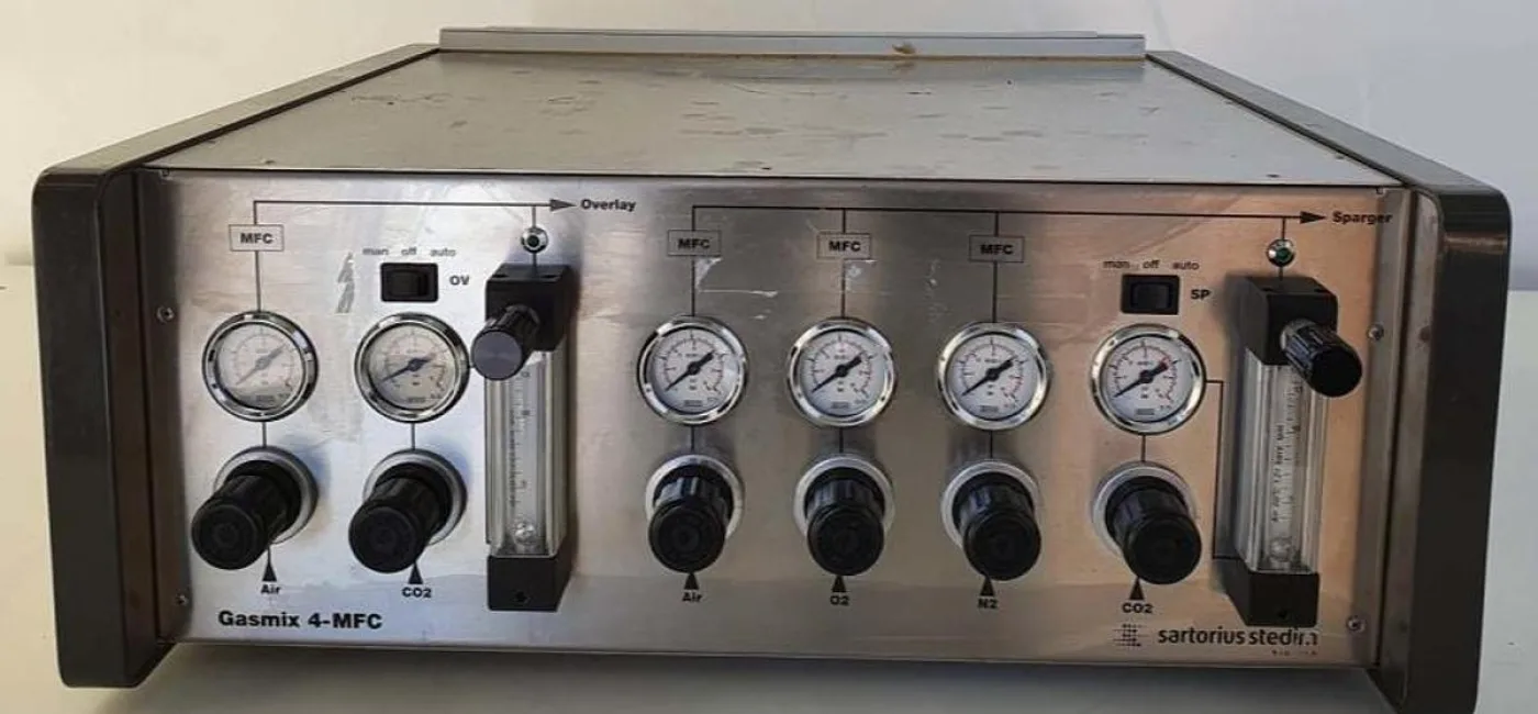 Industrial Pneumatic Control Panel with Pressure Regulators and Flow Meter - 3