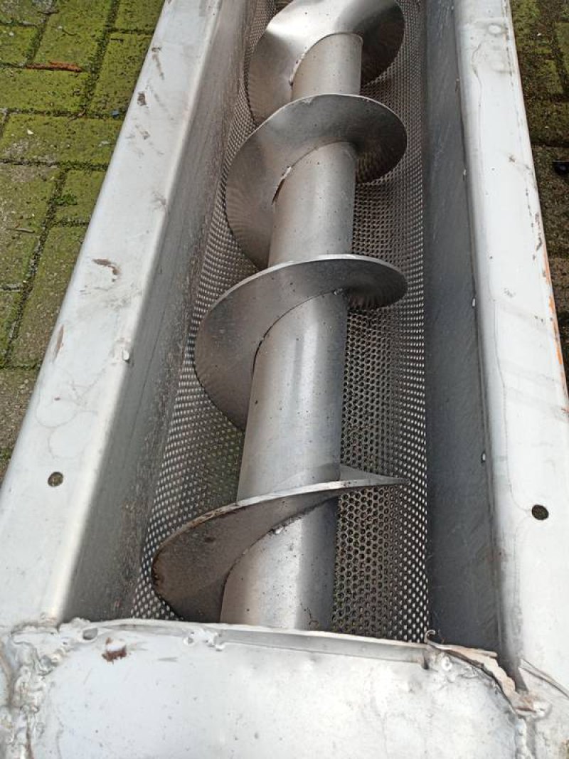 Screw conveyor