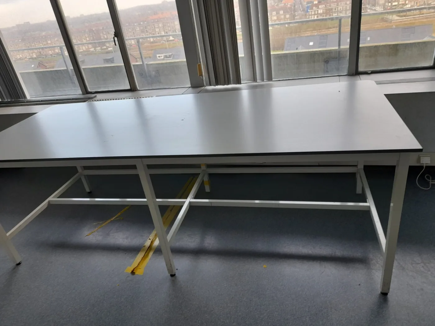 Used laboratory wall tables from SplusB - 5