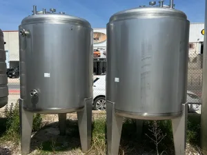 Depósito isotermo 2.500 litros en acero inoxidable AISI316
