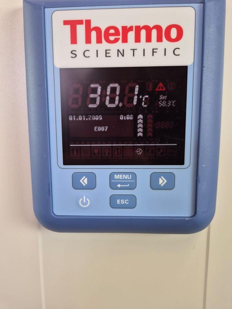 Thermo Scientific Heratherm IMH400-S Incubator