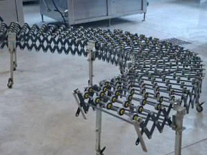 FLEXIBLE ACCORDION-TYPE ROLLER CONVEYOR WITH PLASTIC ROLLERS, SECOND HAND EQUIPMENT